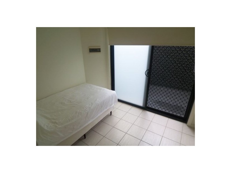 2/33 meron, Southport QLD 4215