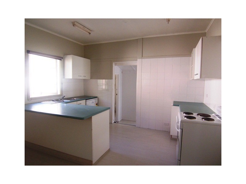 12 Fisher Ave, Southport QLD 4215