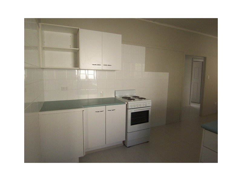 12 Fisher Ave, Southport QLD 4215