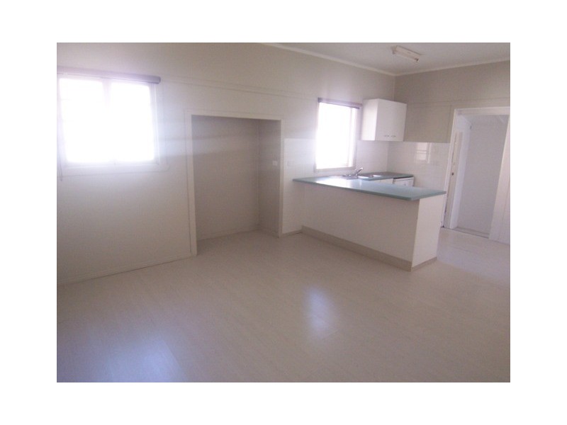 12 Fisher Ave, Southport QLD 4215