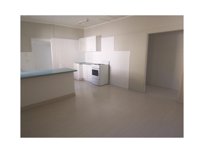 12 Fisher Ave, Southport QLD 4215