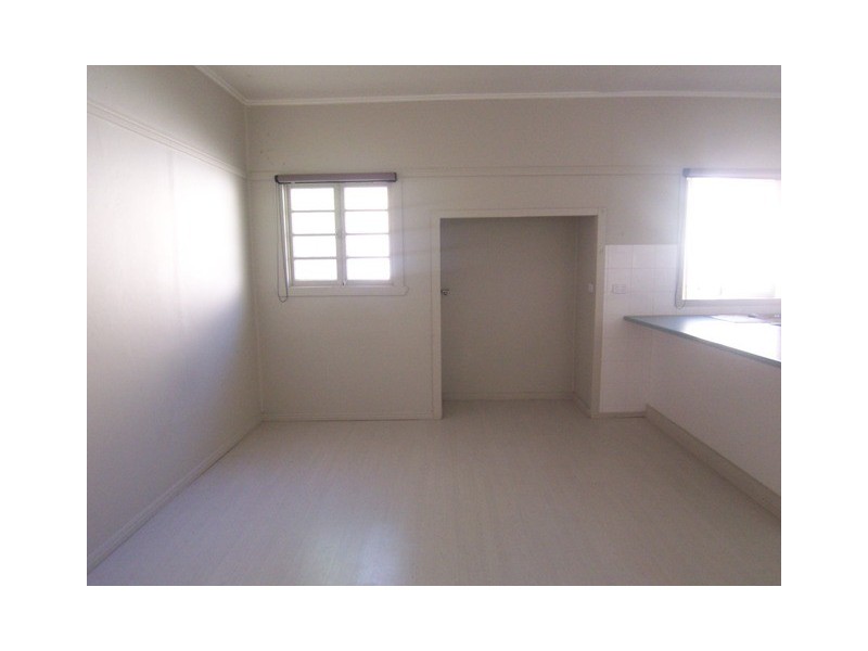 12 Fisher Ave, Southport QLD 4215