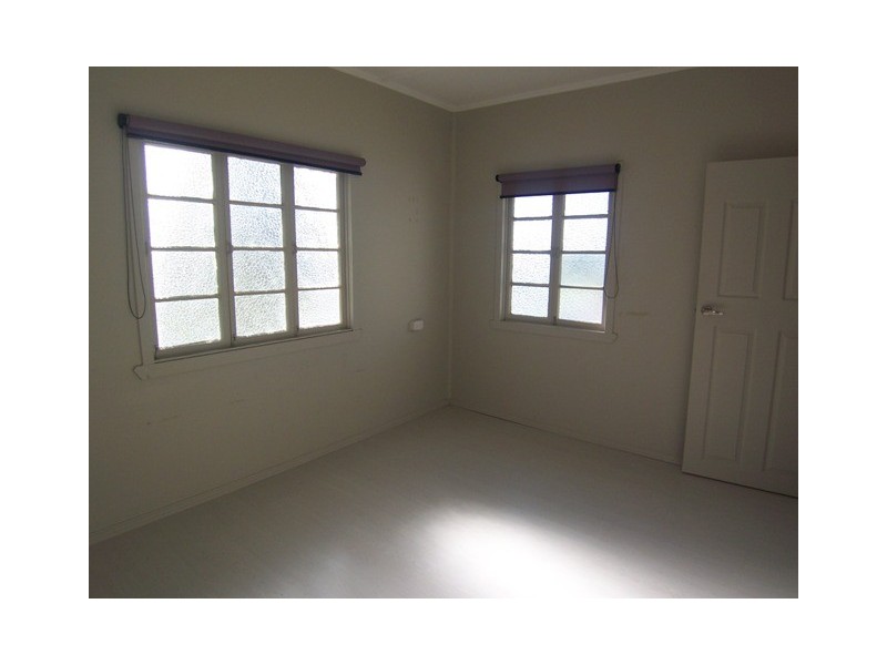 12 Fisher Ave, Southport QLD 4215