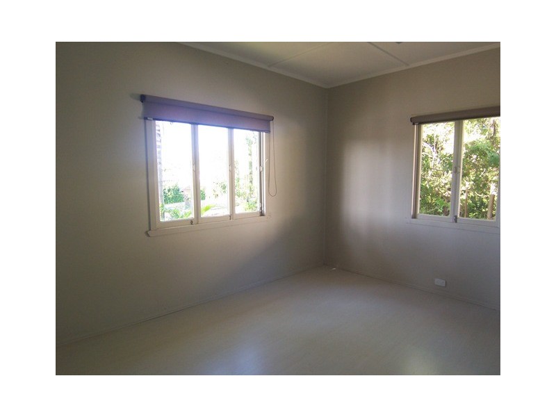 12 Fisher Ave, Southport QLD 4215