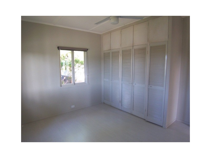 12 Fisher Ave, Southport QLD 4215