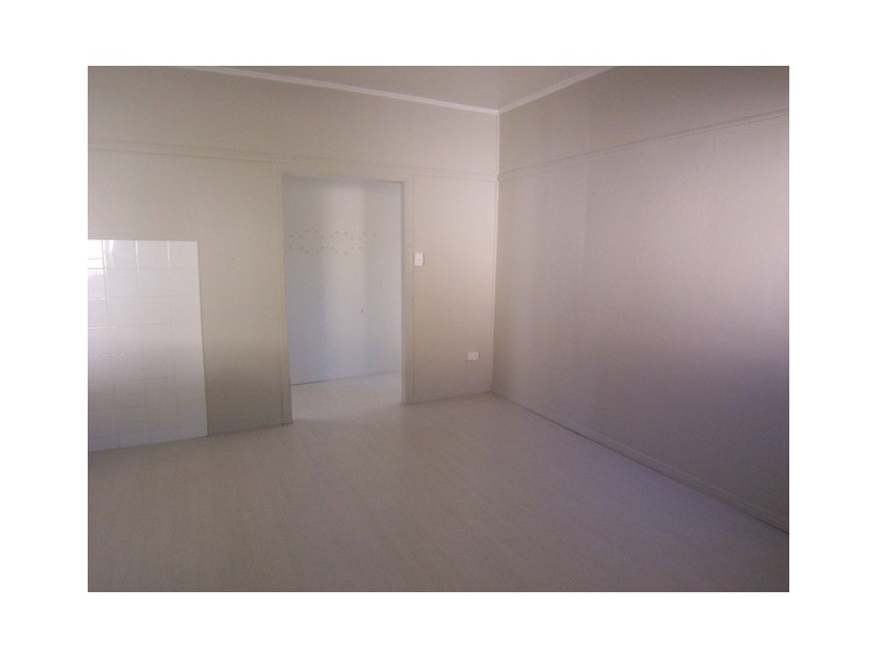 12 Fisher Ave, Southport QLD 4215