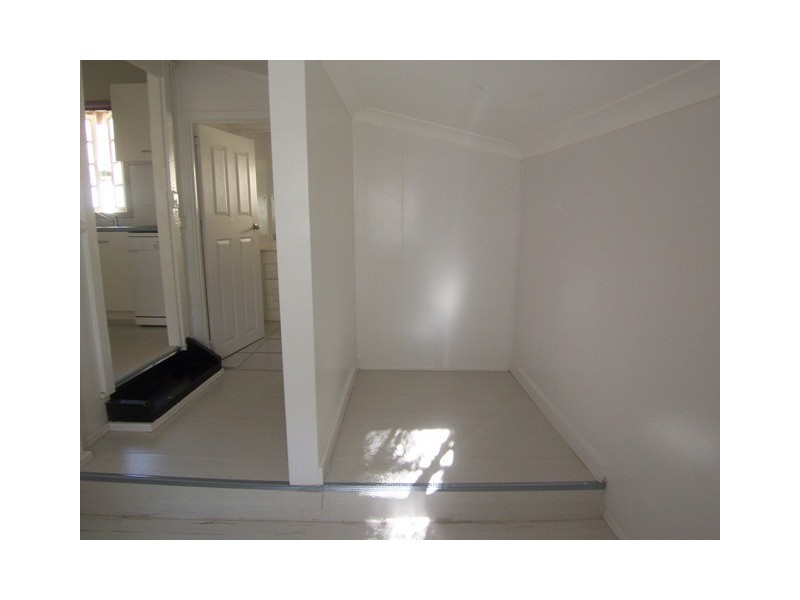 12 Fisher Ave, Southport QLD 4215