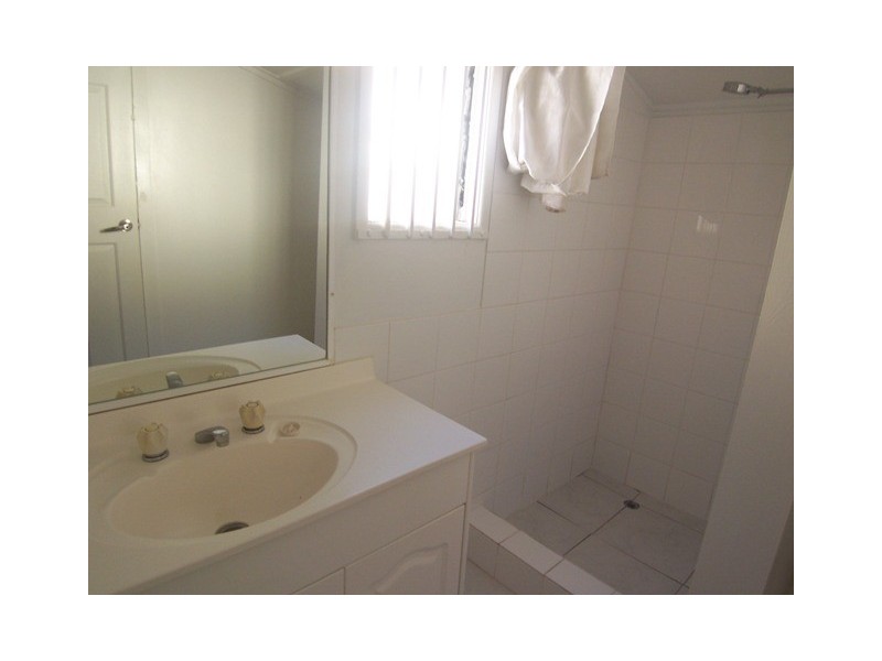 12 Fisher Ave, Southport QLD 4215