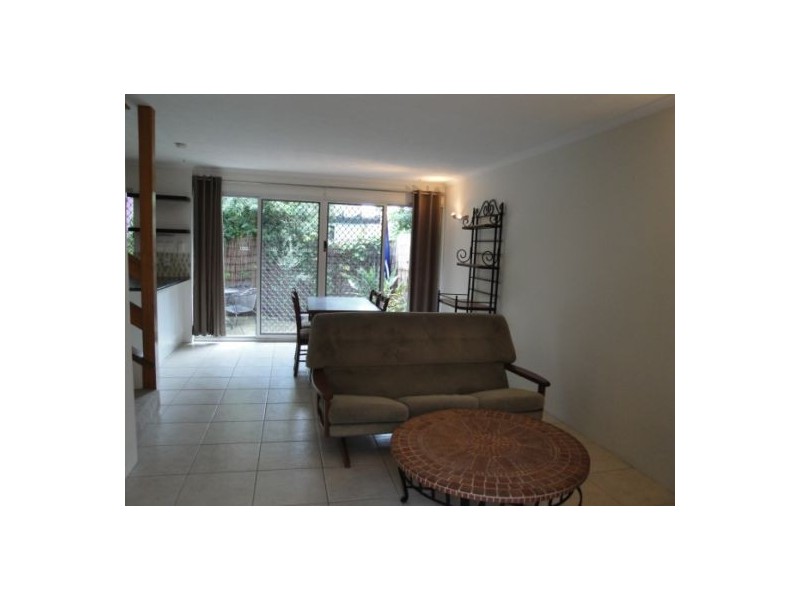 2/21 North Street, Southport QLD 4215