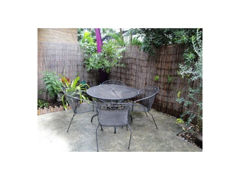 2/21 North Street, Southport QLD 4215