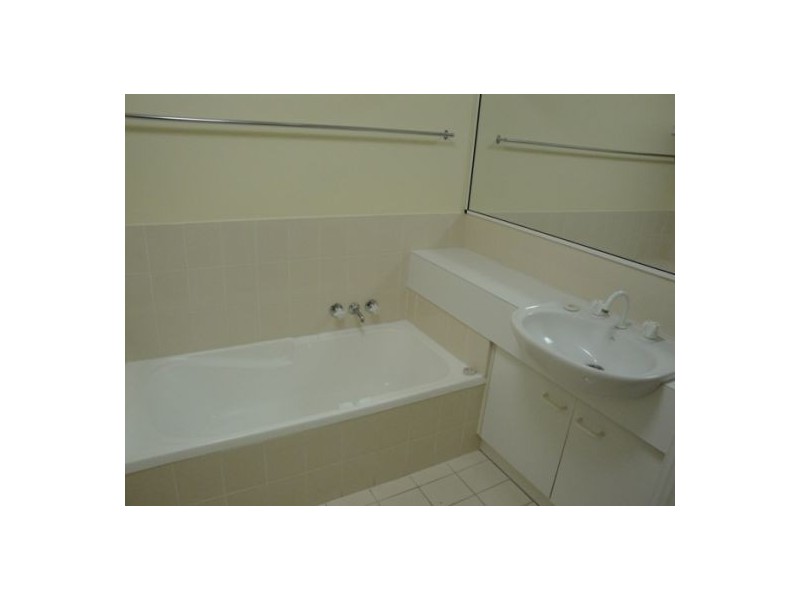 42/128 Benowa Road, Southport QLD 4215