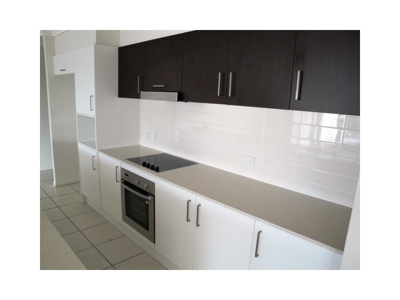 15/8-12  Proud Street, Labrador QLD 4215