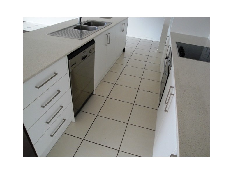 15/8-12  Proud Street, Labrador QLD 4215