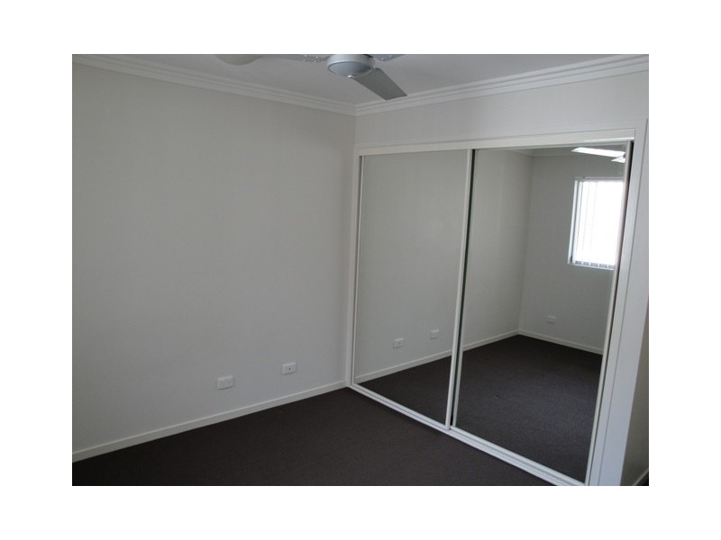 15/8-12  Proud Street, Labrador QLD 4215