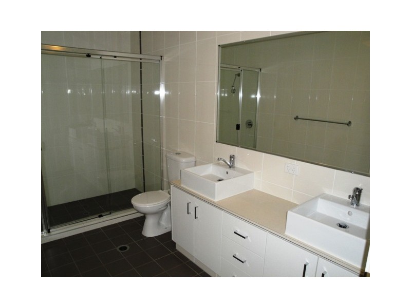 15/8-12  Proud Street, Labrador QLD 4215