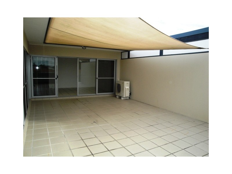 15/8-12  Proud Street, Labrador QLD 4215