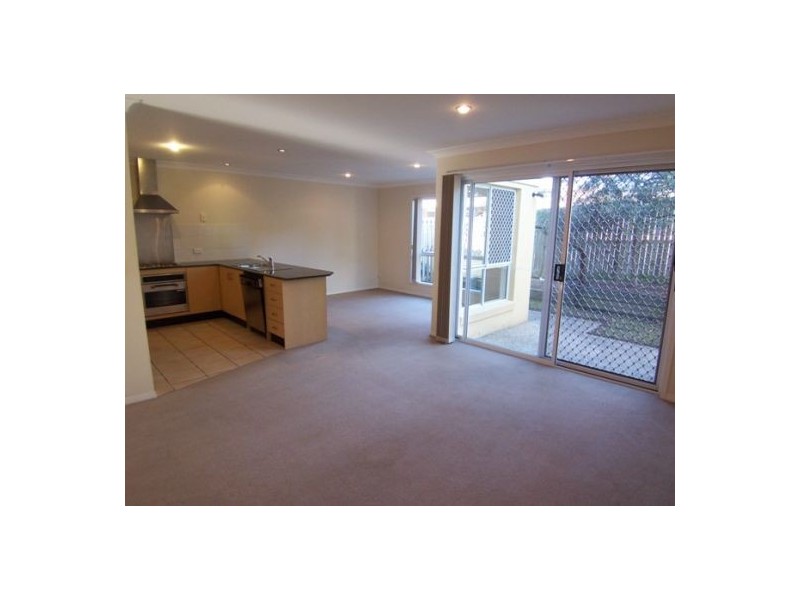 2/18 Blake Street, Southport QLD 4215