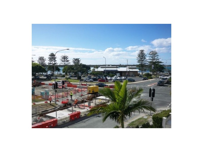 6/4 Broad, Labrador QLD 4215