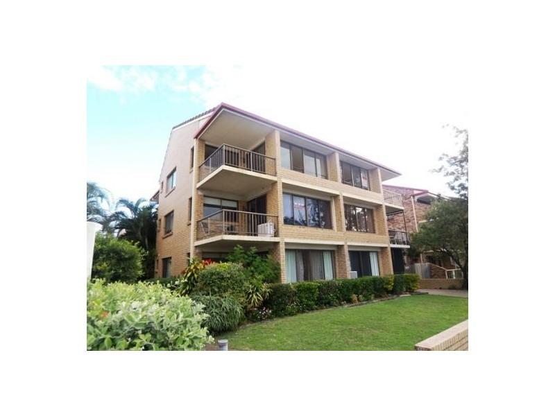 6/4 Broad, Labrador QLD 4215