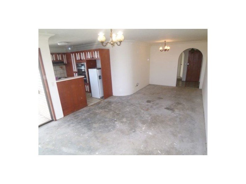 6/4 Broad, Labrador QLD 4215