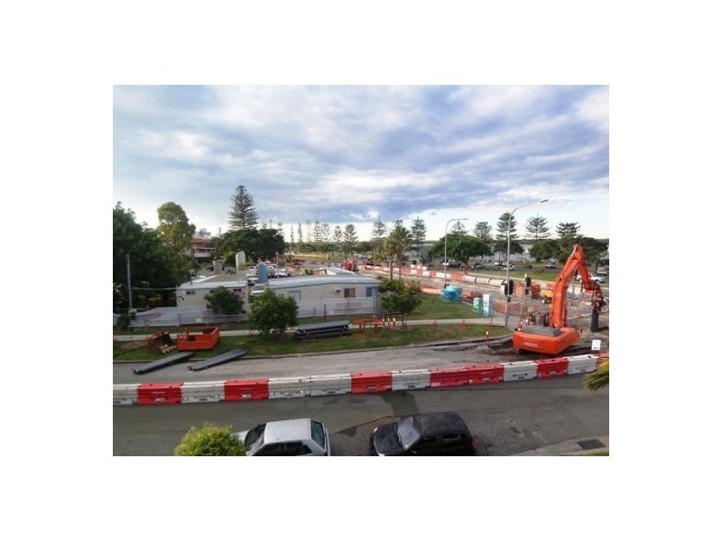 6/4 Broad, Labrador QLD 4215