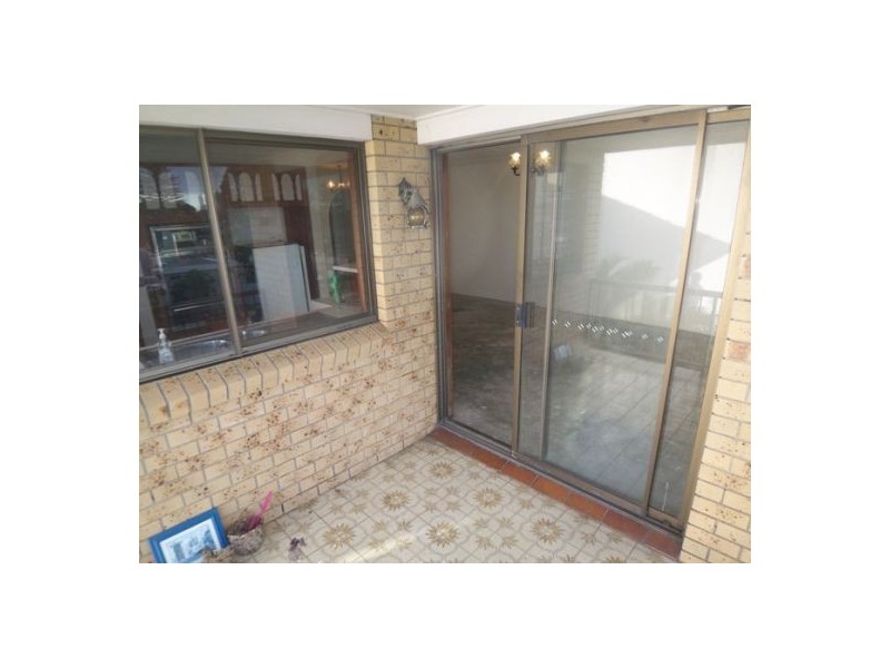 6/4 Broad, Labrador QLD 4215