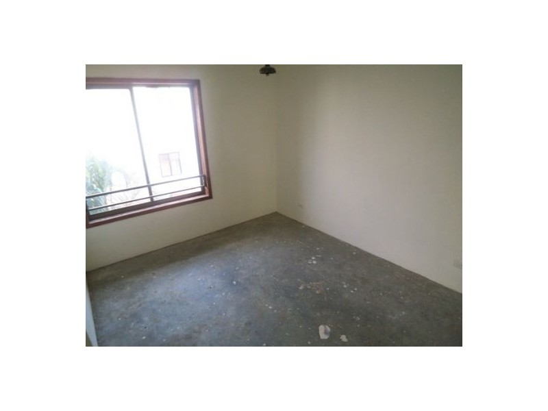 6/4 Broad, Labrador QLD 4215