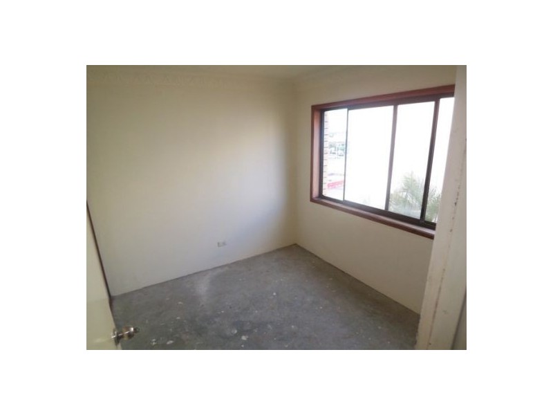 6/4 Broad, Labrador QLD 4215