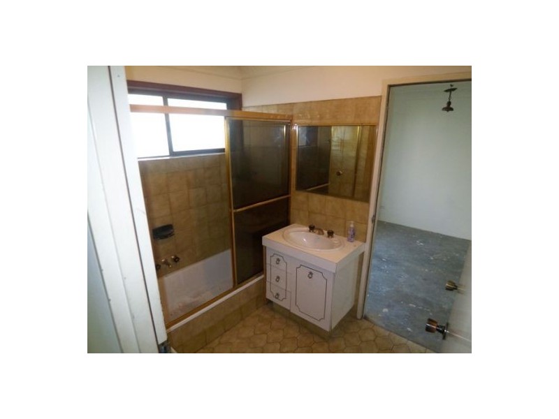 6/4 Broad, Labrador QLD 4215