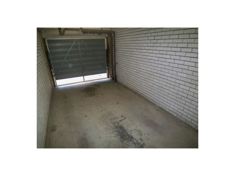 6/4 Broad, Labrador QLD 4215