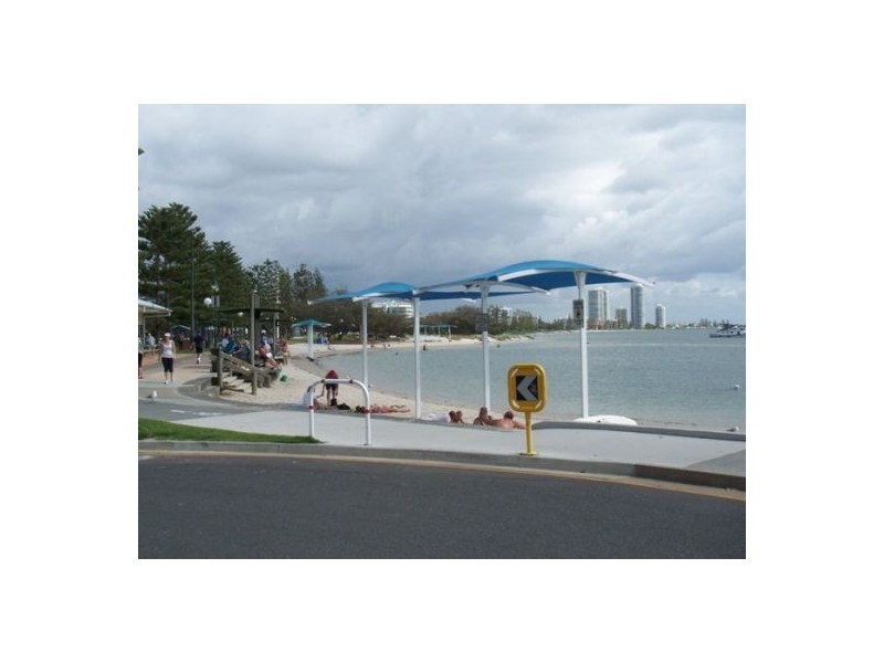 6/4 Broad, Labrador QLD 4215