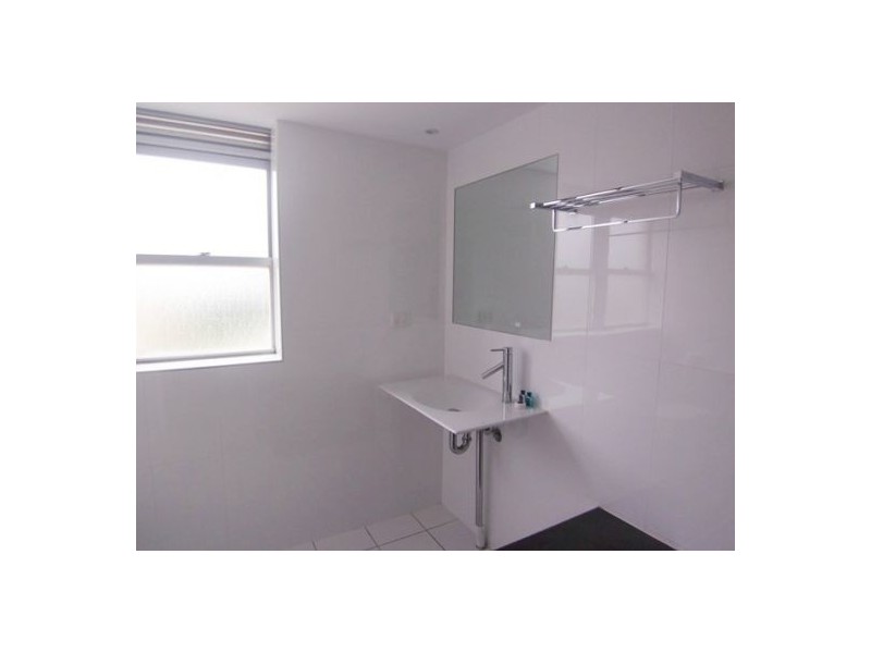 19/15 Pacific Street, Main Beach QLD 4217