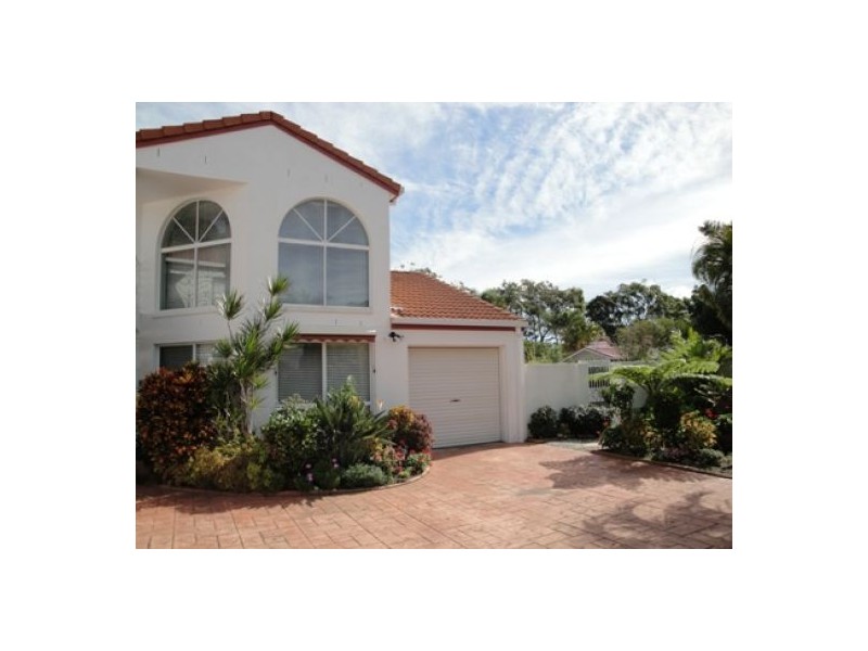 1,4-6 Clinton Street, Labrador QLD 4215