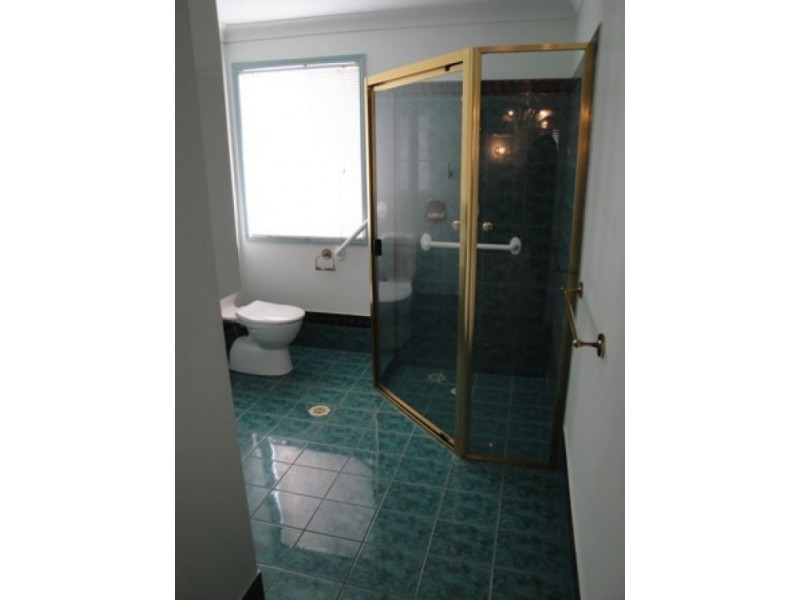 1,4-6 Clinton Street, Labrador QLD 4215