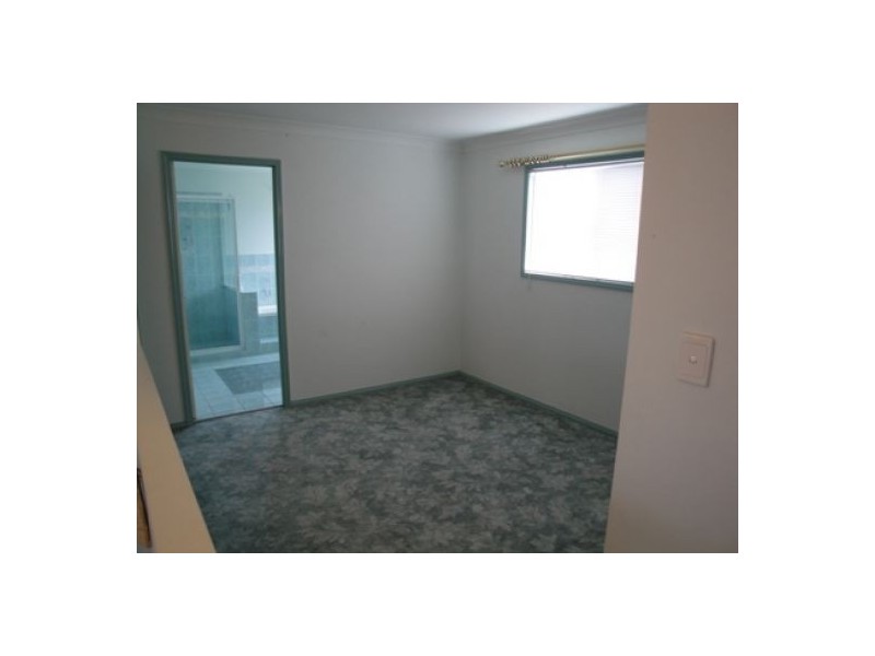 1,4-6 Clinton Street, Labrador QLD 4215