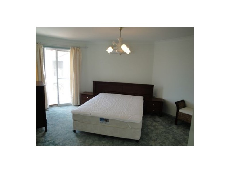 1,4-6 Clinton Street, Labrador QLD 4215