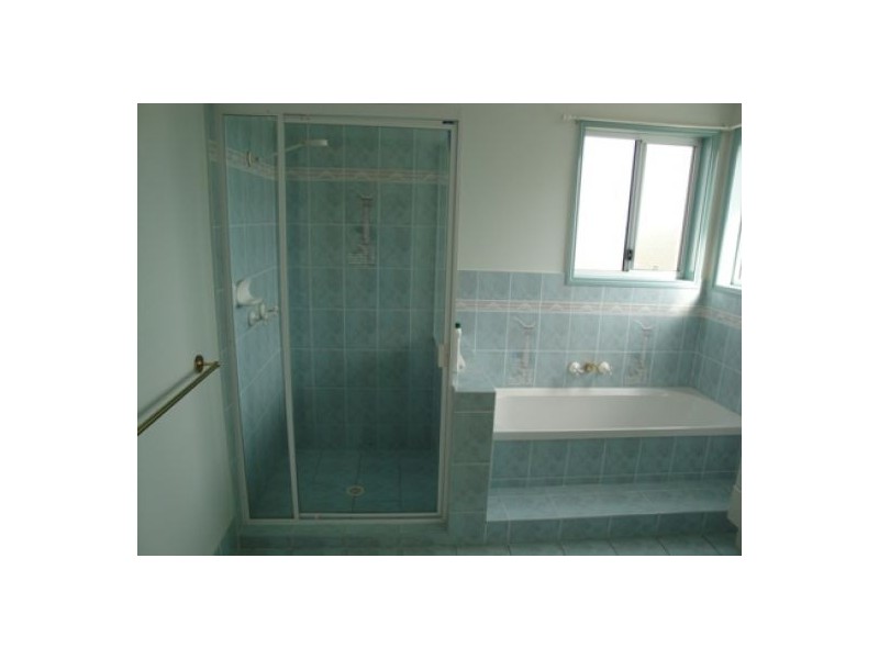 1,4-6 Clinton Street, Labrador QLD 4215