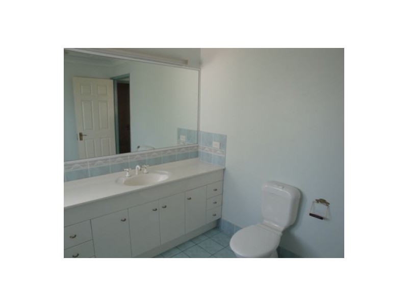 1,4-6 Clinton Street, Labrador QLD 4215