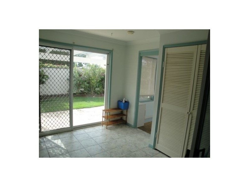 1,4-6 Clinton Street, Labrador QLD 4215