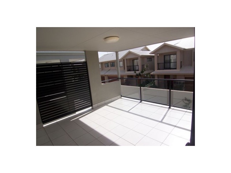 2/35 Harley Street, Labrador QLD 4215