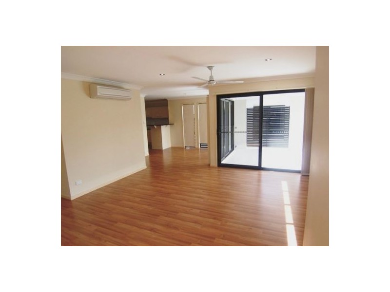 2/35 Harley Street, Labrador QLD 4215