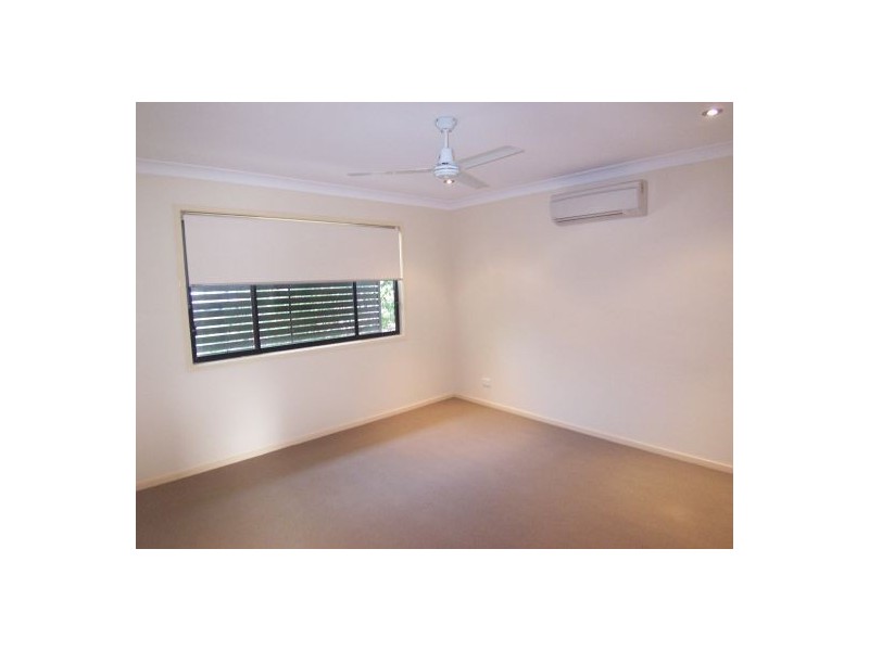 2/35 Harley Street, Labrador QLD 4215