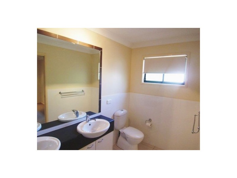 2/35 Harley Street, Labrador QLD 4215