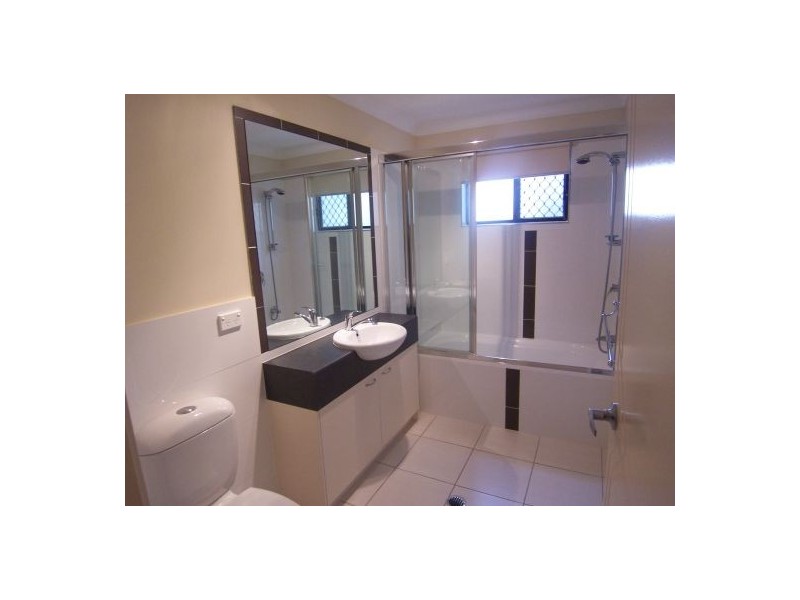 2/35 Harley Street, Labrador QLD 4215