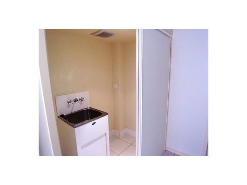 2/35 Harley Street, Labrador QLD 4215