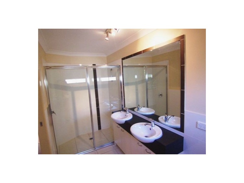 2/35 Harley Street, Labrador QLD 4215