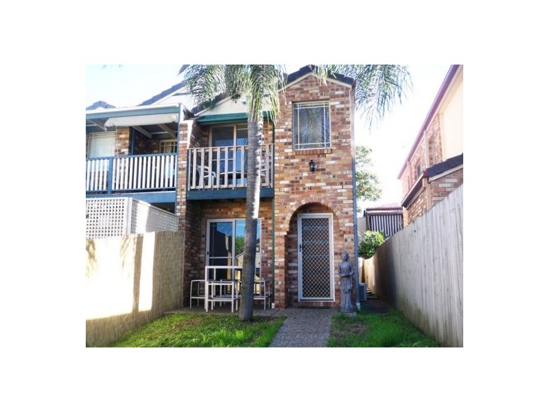 2/3 Kate Street, Southport QLD 4215