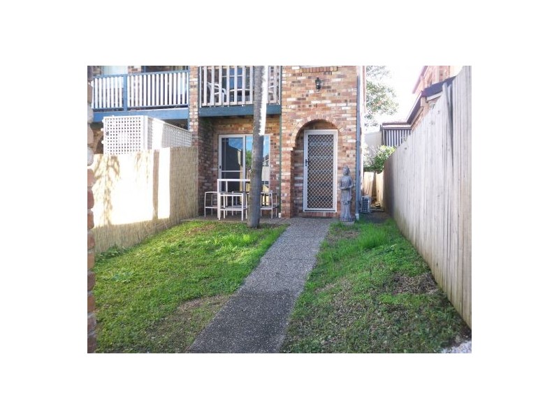 2/3 Kate Street, Southport QLD 4215