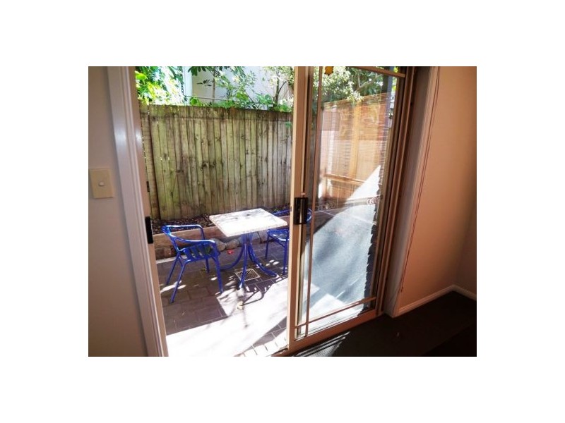 2/3 Kate Street, Southport QLD 4215