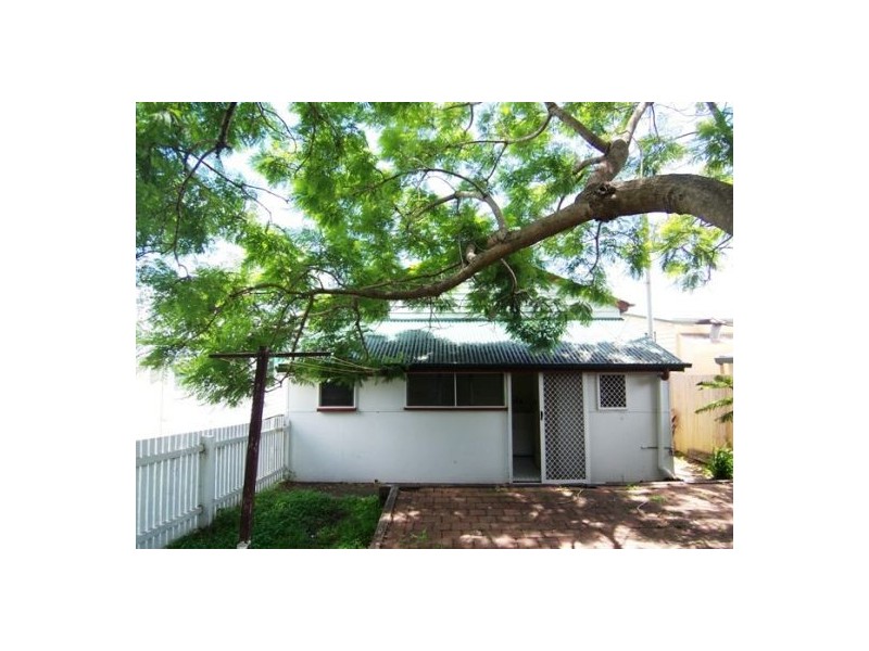 12 Walton Street, Southport QLD 4215
